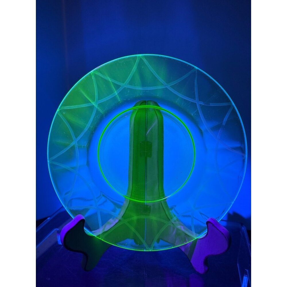 VTG Green Depression Glass Plate UV Reactive Glow Unique Diamond 8 Inches Diame